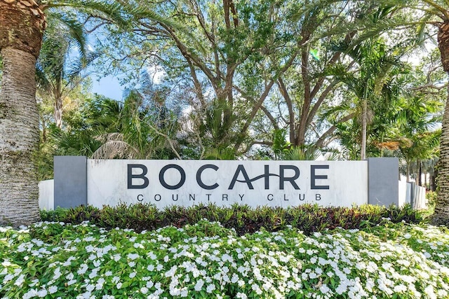view of community / neighborhood sign