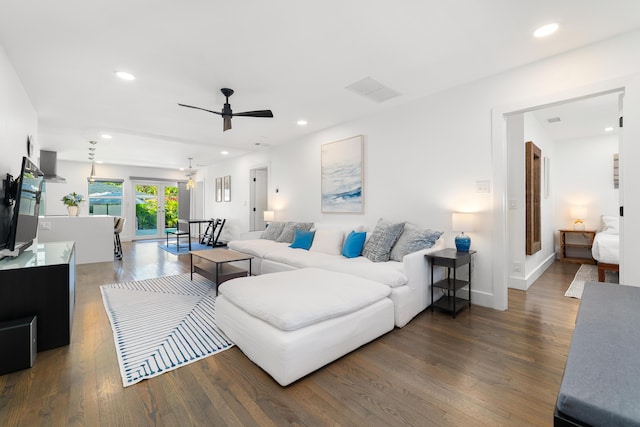 425 32nd St, West Palm Beach, FL 33407 - living area with wood finished floors, ceiling fan, and recessed lighting