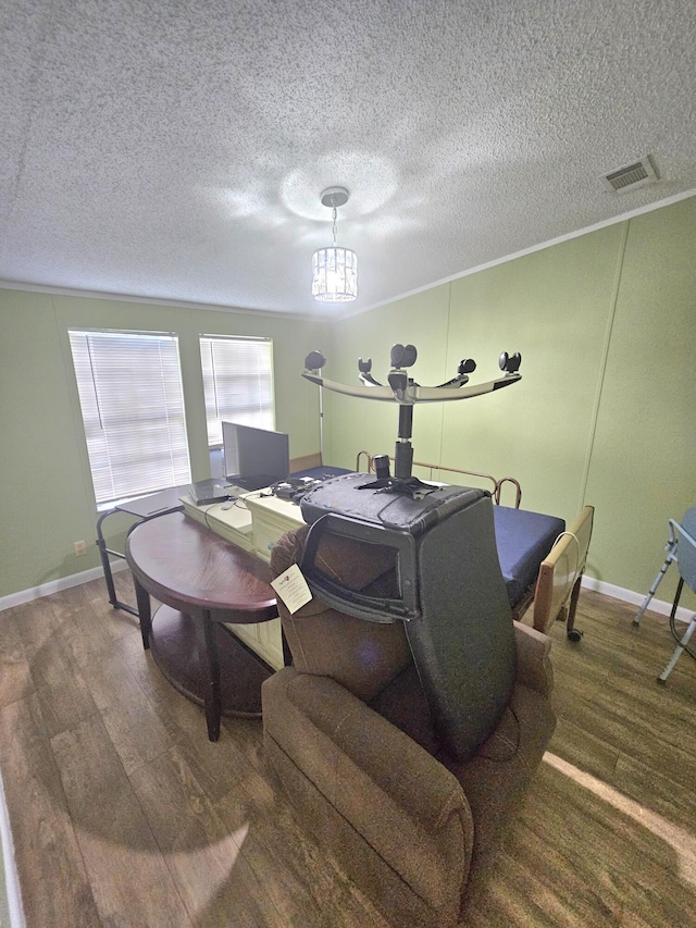 17120 NW 38th Ave, Okeechobee, FL 34972 - dining area with baseboards, visible vents, wood finished floors, and a textured ceiling