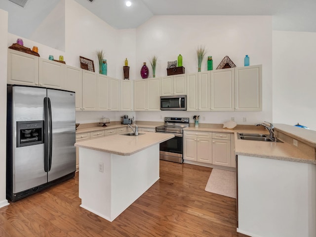 8465 Mandarin Blvd, Loxahatchee, FL 33470 - kitchen featuring light countertops, stainless steel appliances, a sink, and light wood finished floors
