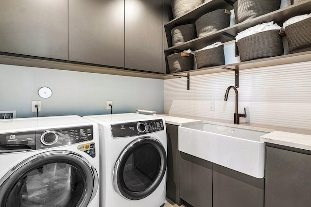 914 Palm Trl, Delray Beach, FL 33483 - washroom featuring a sink, cabinet space, and washing machine and clothes dryer