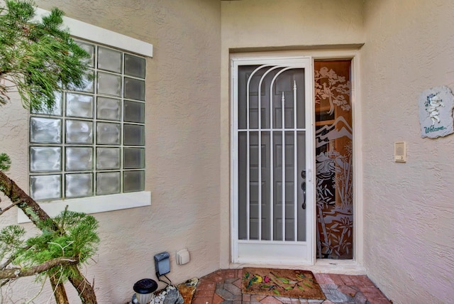 property entrance featuring stucco siding