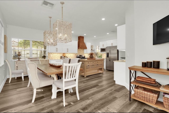 7 Via Tivoli, Palm Beach Gardens, FL 33418 - dining space featuring visible vents, recessed lighting, wood finished floors, and a notable chandelier