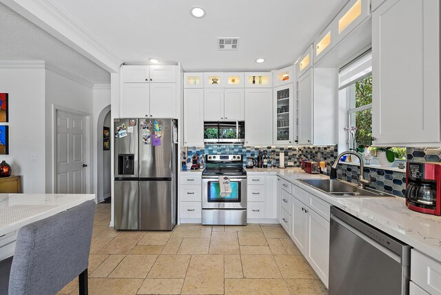 4474 Thornwood Cir, Palm Beach Gardens, FL 33418 - kitchen featuring appliances with stainless steel finishes, a sink, ornamental molding, backsplash, and recessed lighting