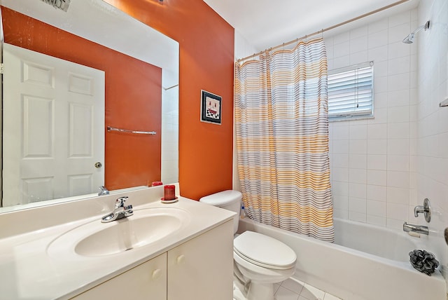 4474 Thornwood Cir, Palm Beach Gardens, FL 33418 - full bath featuring shower / bath combo with shower curtain, toilet, vanity, and tile patterned floors