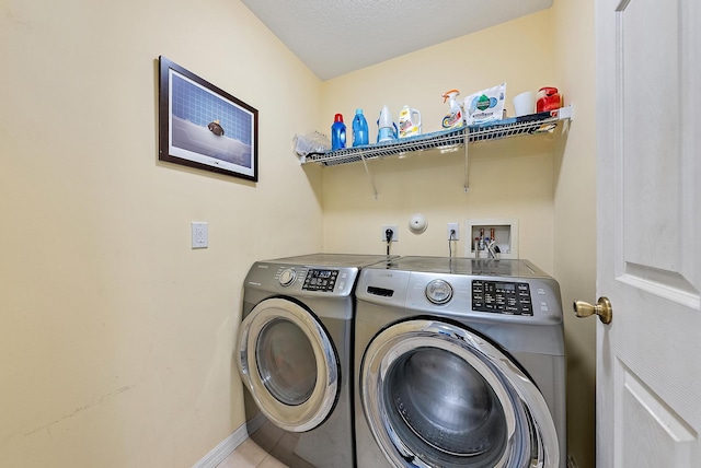 4474 Thornwood Cir, Palm Beach Gardens, FL 33418 - laundry room with independent washer and dryer and baseboards