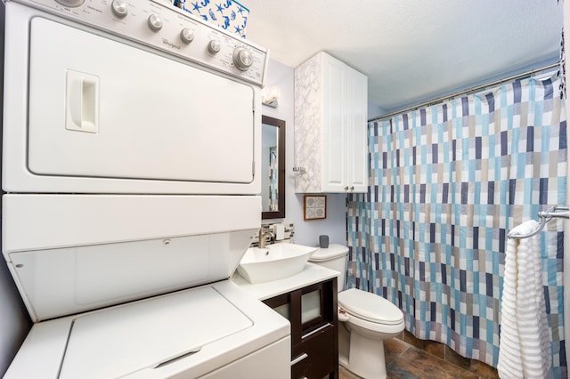1501 NE 13th Ter Unit H-9, Jensen Beach, FL 34957 - full bath with a shower with curtain, stacked washer and clothes dryer, and toilet