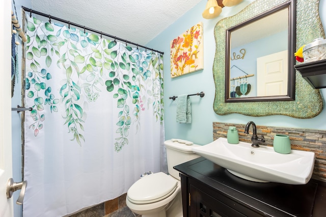 1501 NE 13th Ter Unit H-9, Jensen Beach, FL 34957 - bathroom with vanity, a textured ceiling, toilet, and a shower with curtain