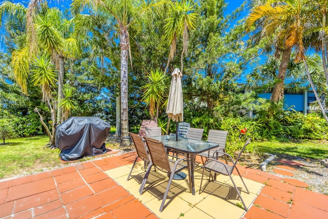 1501 NE 13th Ter Unit H-9, Jensen Beach, FL 34957 - view of patio / terrace with area for grilling and outdoor dining space