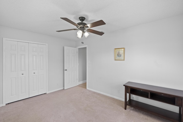 bedroom with baseboards, carpet, ceiling fan, and a closet