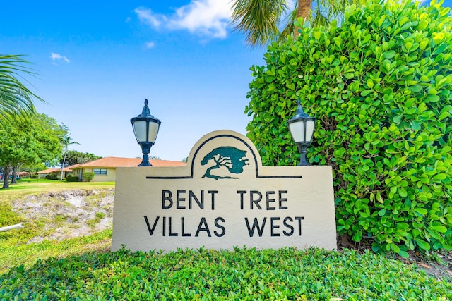 view of community / neighborhood sign
