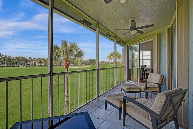 sunroom / solarium with ceiling fan