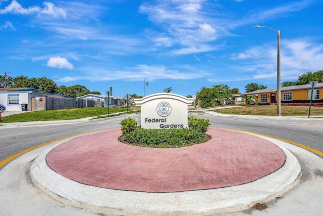 community / neighborhood sign featuring curved driveway