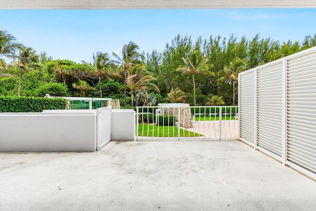 2774 S Ocean Blvd Unit 106, Palm Beach, FL 33480 - view of patio / terrace with fence and view of wooded area