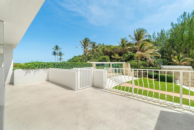 2774 S Ocean Blvd Unit 106, Palm Beach, FL 33480 - view of patio / terrace