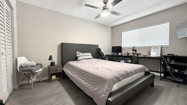 2925 SW 22nd Ave Unit 2030, Delray Beach, FL 33445 - bedroom featuring light wood-type flooring, an office area, a textured ceiling, a ceiling fan, and baseboards