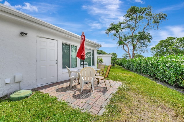 5154 Privet Pl Unit A, Delray Beach, FL 33484 - view of grassy yard featuring a patio area