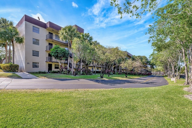 3301 NW 47th Ter Unit 410, Lauderdale Lakes, FL 33319 - view of property's community with a lawn