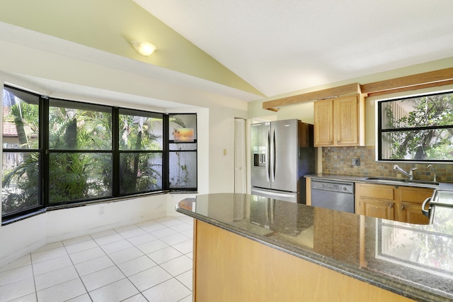 kitchen with stainless steel fridge with ice dispenser, tasteful backsplash, a sink, dishwasher, and vaulted ceiling