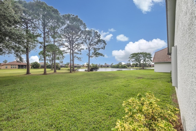 view of yard featuring a water view