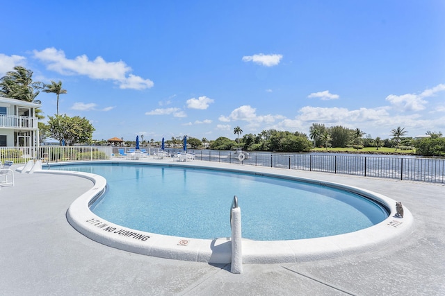 2520 S Federal Hwy Unit 14, Boynton Beach, FL 33435 - community pool with a patio and fence