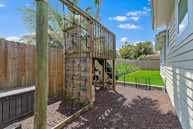 view of yard featuring a fenced backyard