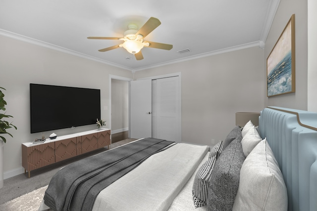 bedroom featuring crown molding, a ceiling fan, a closet, and baseboards