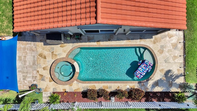 view of swimming pool
