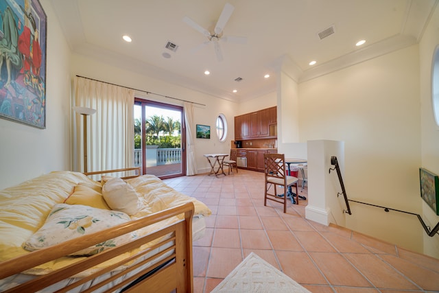 living area featuring ceiling fan, visible vents, light tile patterned floors, ornamental molding, and recessed lighting