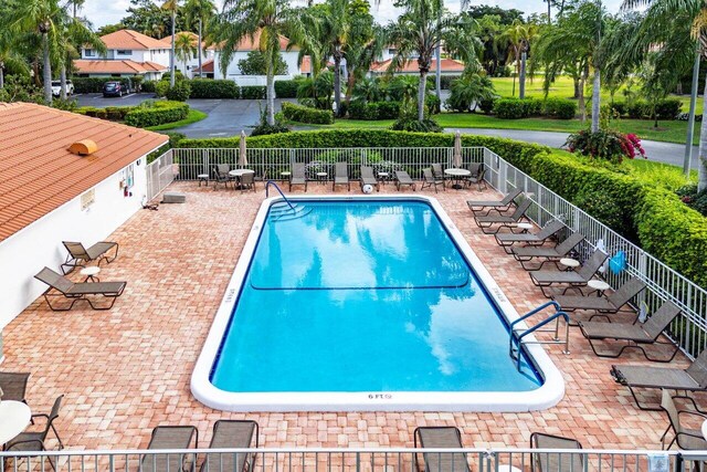 4107 Kittiwake Ct Kittiwake, Unit Kittiwake, Boynton Beach, FL 33436 - community pool with fence and a patio