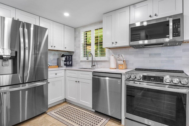 4107 Kittiwake Ct Kittiwake, Unit Kittiwake, Boynton Beach, FL 33436 - kitchen with stainless steel appliances, a sink, light countertops, white cabinetry, and decorative backsplash