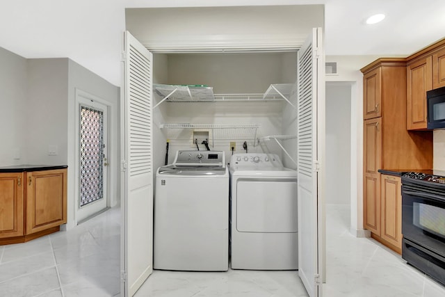 1341 NW 19 Th Ter Unit A, Delray Beach, FL 33445 - clothes washing area featuring washer and clothes dryer and recessed lighting