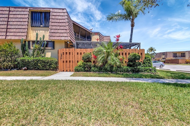 44 Springdale Cir, Palm Springs, FL 33461 - view of green lawn