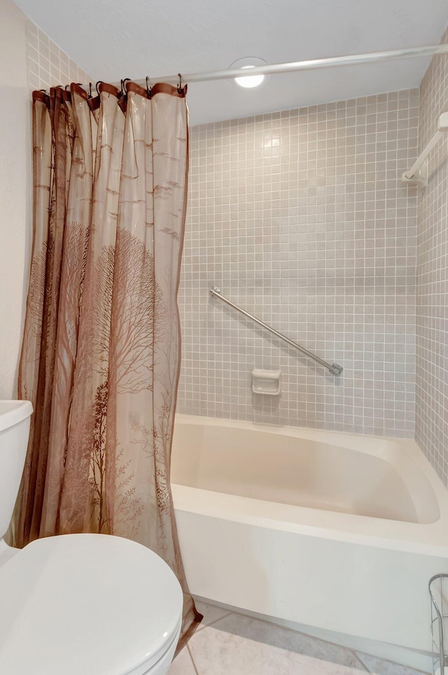 544 Piedmont L, Delray Beach, FL 33484 - bathroom featuring tile patterned flooring, shower / bath combination with curtain, and toilet