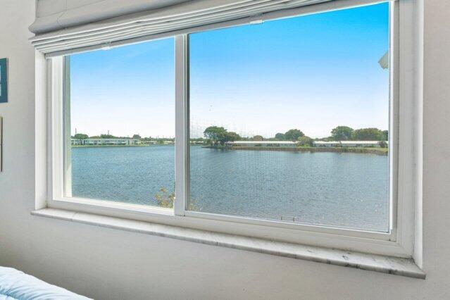 1118 Lake Ter Unit H209, Boynton Beach, FL 33426 - sunroom / solarium featuring baseboards, tile patterned floors, and a healthy amount of sunlight