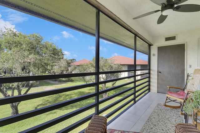 sunroom / solarium featuring visible vents and ceiling fan