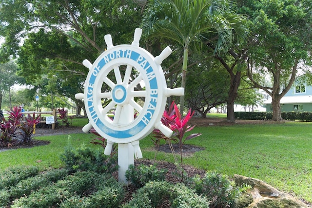 community sign featuring a yard