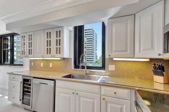5380 N Ocean Dr Unit 5A, Riviera Beach, FL 33404 - kitchen featuring visible vents, decorative backsplash, white cabinetry, and appliances with stainless steel finishes