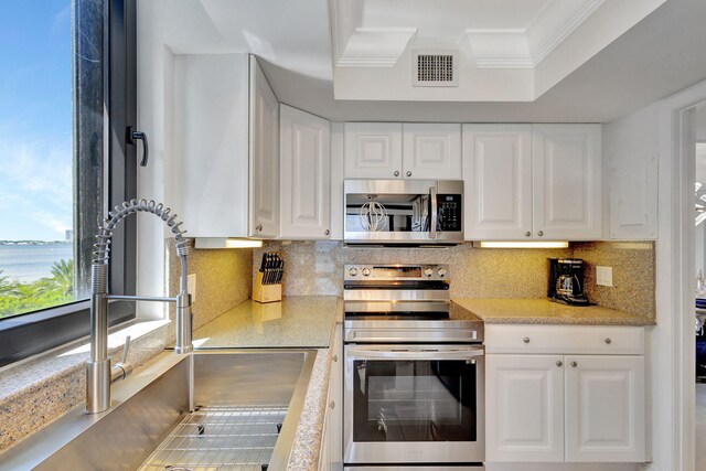 5380 N Ocean Dr Unit 5A, Riviera Beach, FL 33404 - kitchen with an inviting chandelier, glass insert cabinets, white cabinetry, a sink, and dishwasher