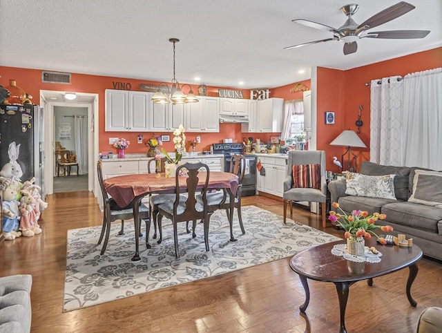 216 Sheffield I Unit 216, West Palm Beach, FL 33417 - dining area with ceiling fan, light wood finished floors, and a textured ceiling