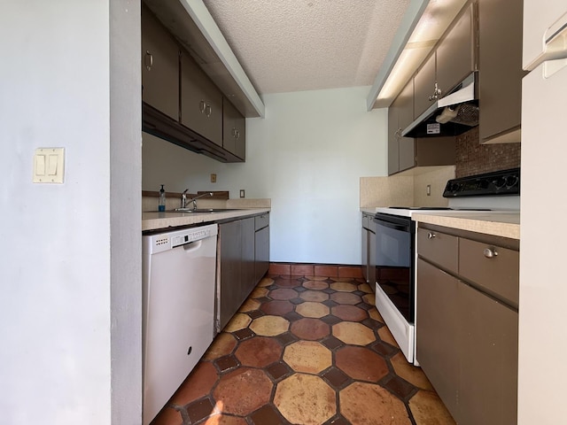 3031 SW Sunset Trace Cir, Palm City, FL 34990 - kitchen featuring white appliances, under cabinet range hood, a textured ceiling, decorative backsplash, and light countertops