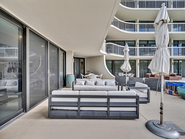 3300 S Ocean Blvd Unit 108S, Palm Beach, FL 33480 - view of patio with an outdoor hangout area