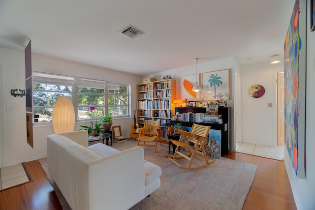 sitting room with visible vents and wood finished floors
