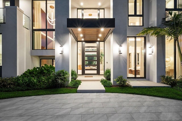view of exterior entry with stucco siding