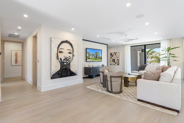 living room featuring light wood-type flooring, recessed lighting, baseboards, and ceiling fan