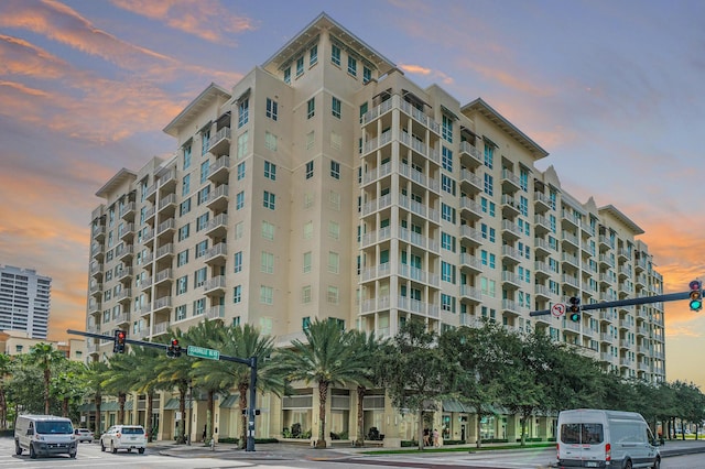 480 Hibiscus St Unit 1003, West Palm Beach, FL 33401 - view of property at dusk