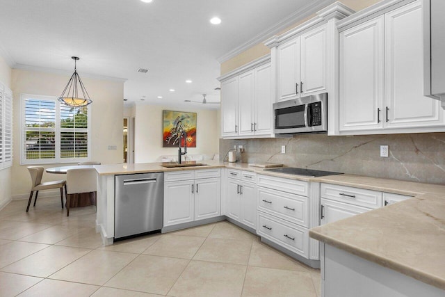 11952 Fox Hill Cir, Boynton Beach, FL 33473 - kitchen featuring appliances with stainless steel finishes, a sink, a peninsula, backsplash, and ornamental molding