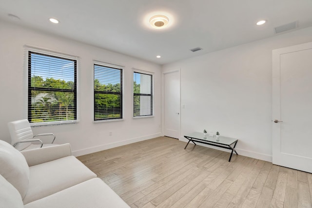 unfurnished room featuring baseboards, light wood-type flooring, visible vents, and recessed lighting