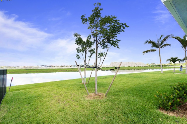 view of yard featuring a water view