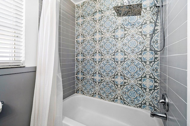 bathroom with shower / tub combo